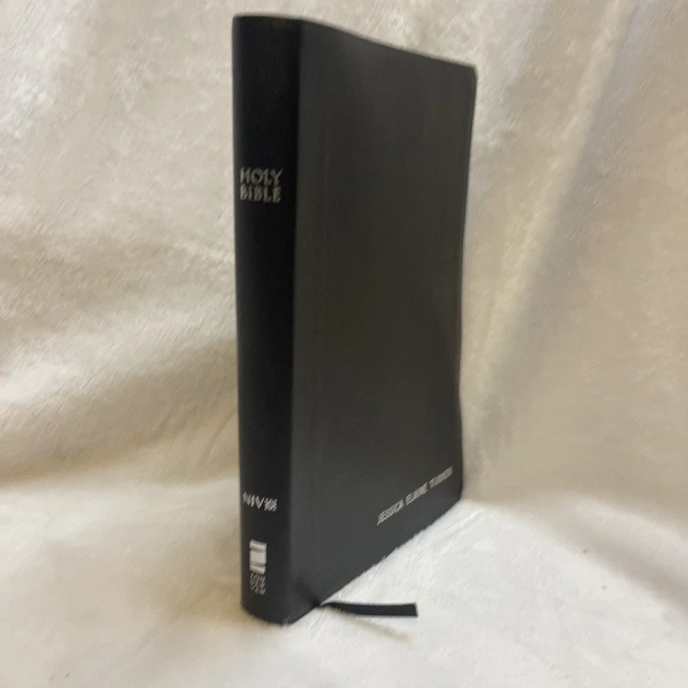Zondervan NIV Holy Bible Black‎ Bonded Leather Personalized 9780310435648
